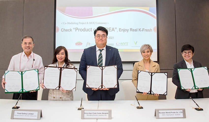 한국산 둔갑 짝퉁농산물 근절을 위한 업무협약 체결사진<br>
* 좌측부터 시티프레쉬 CEO Sithisak, 푸드갤러리 CEO Jaruwan, aT 방콕지사 이주용 지사장, 나바탄 월드푸르츠 CEO Veerinphorn, 바차몬 푸드 CEO Wipav