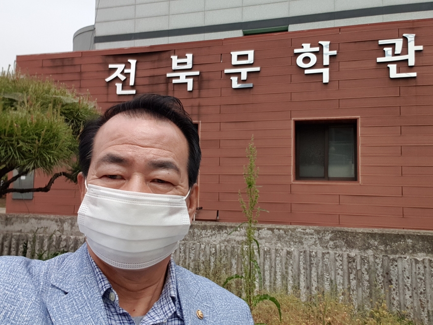  정홍술 객원기자( 수필가)