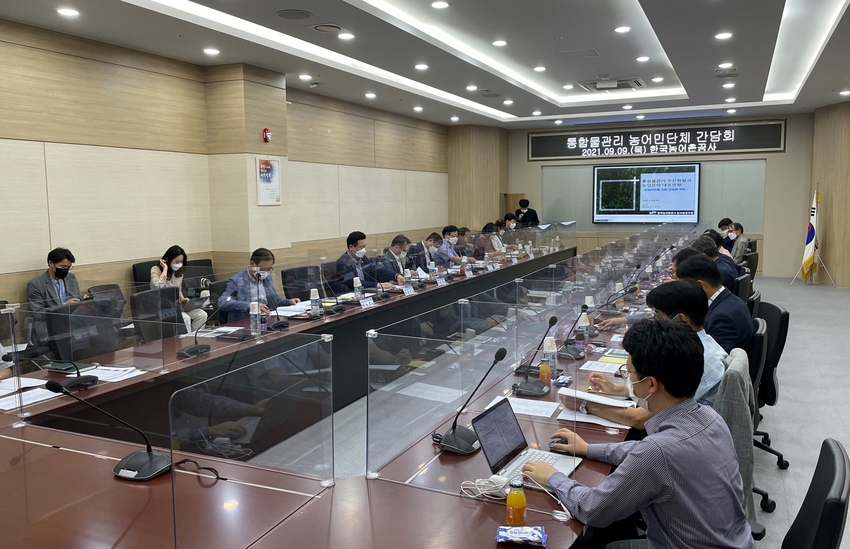 한국농어촌공사(사장 김인식)는 9일 오송첨단의료산업진흥재단(충청북도 청주시) 회의실에서 농어민단체장을 초청해 통합물관리 주요 현안과 농업용수 정책 및 사업방향에 대한 의견을 나눴다.