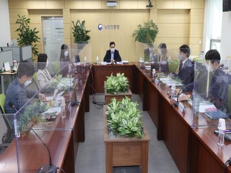 2020년 농촌융복합산업 우수사례 경진대회 관련사진<br>
경진대회 발표심사(온라인 방식