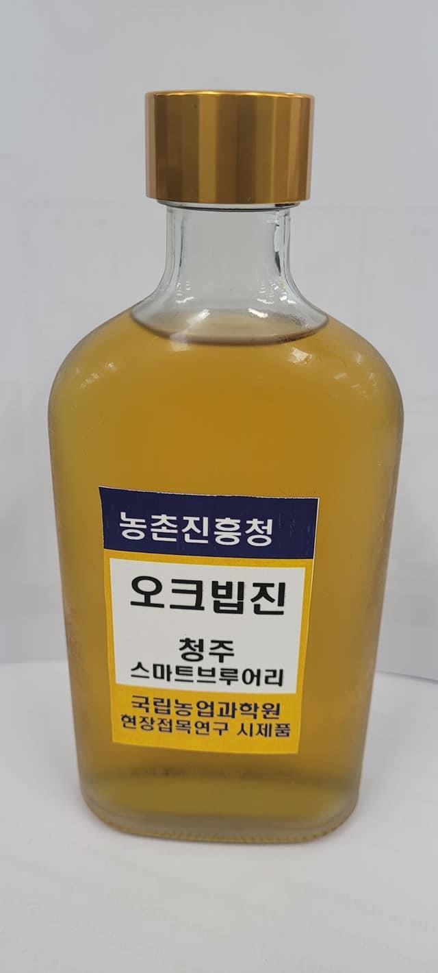< 제품명 : 빕진, Alc 40% ><br>
- 생산업체 : 농업회사법인 스마트브루어리(청주)<br>
- 팽화미를 이용한 경제적인 발효방법 활용<br>
- 감압증류를 이용한 숙취 유발물질 감소<br>
- 허브 양을 줄이고, 오크통 숙성 하여 맛과 향의 조화