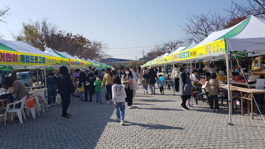 전라남도농업박물관이 올해 처음 시도한 ‘관광형 주말 농부장터’가 대성황을 이뤘다.