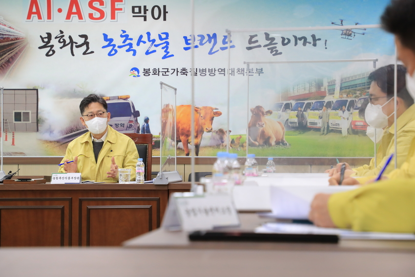 김현수 농림축산식품부 장관은 1월 20일(목) 오전, 경상북도 봉화군을 방문해 가축질병(아프리카돼지열병, 고병원성 조류인플루엔자) 방역 관리실태를 점검하고, 이후 영주시 소재 농산물유통센터를 방문하여 설 10대 성수품 중 사과 수급 상황을 확인하고 현장 관계자를 격력했다