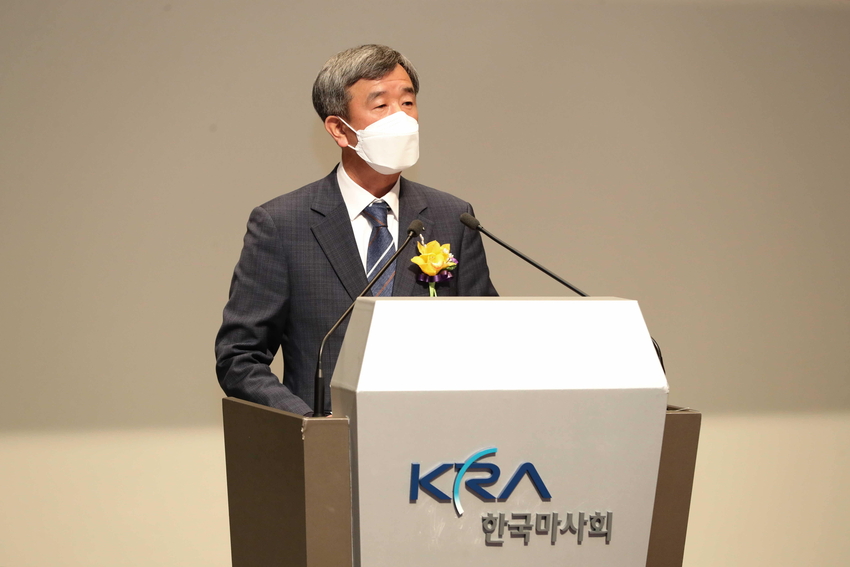 정기환 제38대 한국마사회장이 16일 취임사를 하고있다.<br>
