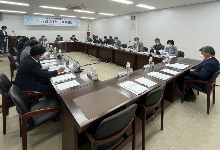  축산관련단체협의회 (이하 축단협)는 지난 4일(수) 축산회관 회의실에서 2022년도 제1차 대표자회의를 개최하고, 제10대 축단협 회장에 이승호 한국낙농육우협회장을 만장일치로 추대했다.