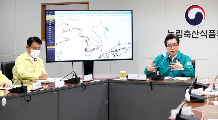  정황근 농림축산식품부 장관은 9월 6일(화) 오후, 농업재해대책상황실에서 제11호 태풍 ‘힌남노’로 인한 농업 분야 피해 상황을 점검하고, 신속한 후속 조치를 위한 긴급 대책회의를 개최했다. 