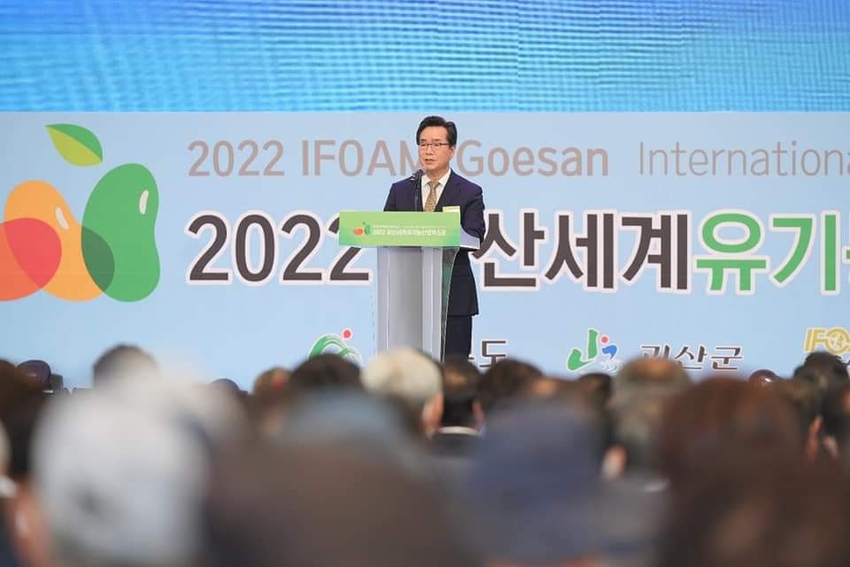  정황근 농식품부 장관은 윤석열 대통령의 축사를 대신하여 국민에게 안심하게 소비할 수 있는 환경조성을 하겠다고 밝혔다