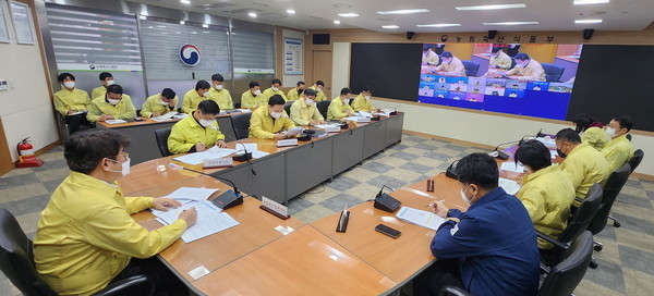 ㅍ23일(월), 농림축산식품부(이하 농식품부)·행정안전부·환경부·농림축산검역본부·가축위생방역지원본부 등 관련 기관 및 지자체가 참석하는 긴급 방역상황 점검회의를 개최하는 등 총력 대응에 나섰다.