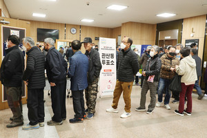 중앙선거관리위원회는 3월8일 실시한 제3회 전국동시조합장 선거 결과, 조합원 1,612,573명이 투표에 참여해 79.6%의 투표율을기록했다고 밝혔다 < 사진제공: 한국농어민신문><br>
