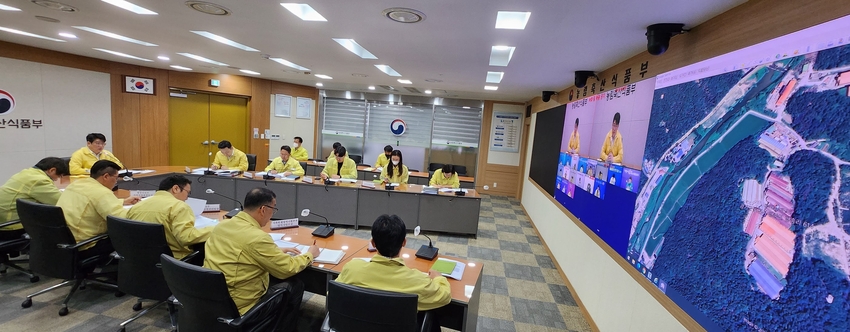 아프리카돼지열병 중앙사고수습본부는 3월 20일 경기 포천시 소재 돼지농장( 12,842마리)의 돼지에서 폐사가 50 만 마리 발생 , 경기도 동물위생시험소에서 정밀검사를 실시한 결과 아프리카돼지열병 발생이 확인됐다고 밝혔다. <br>