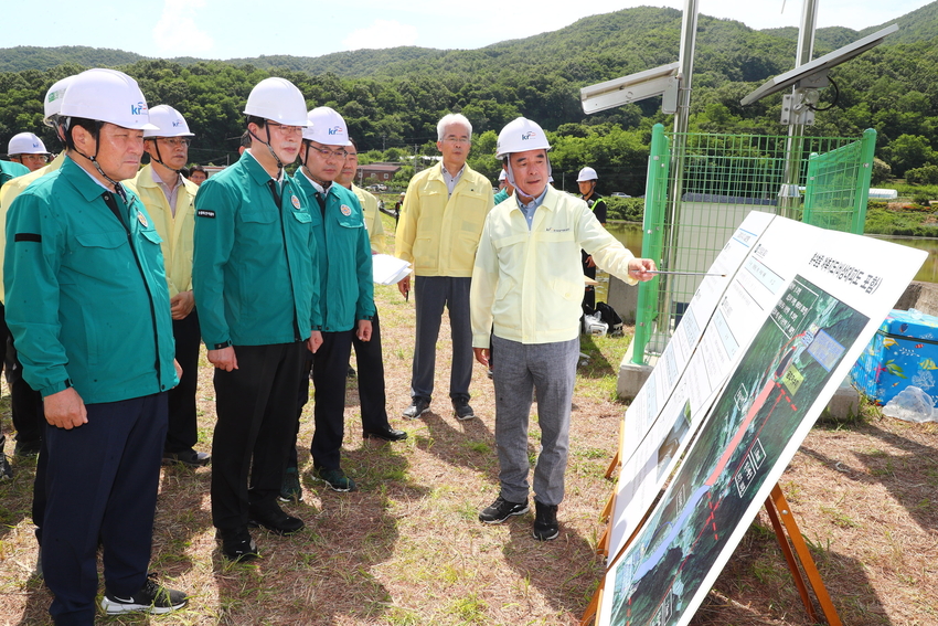 정황근 농림축산식품부 장관은 6월 12일(월), 경상북도 김천시 소재 금화저수지를 방문하여 저수지 관리상태를 점검하고 철저한 안전관리를 당부했다.