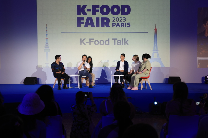 ‘케이푸드 토크(K-Food Talk)’에는 정황근 장관이 깜짝 손님으로 등장하여 프랑스의 젊은 유튜버(Youtuber)들과 ‘한식과 프랑스식의 조합’ 등에 대해 이야기하고 김치 및 막걸리 등 한국 농식품을 적극 홍보했다.