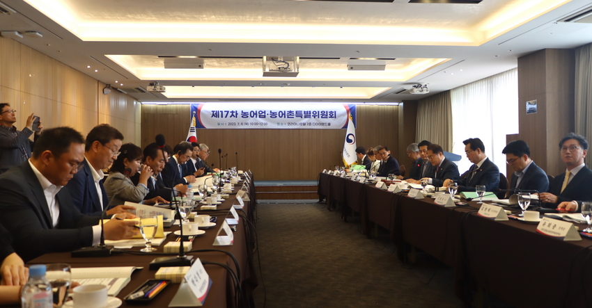  대통령소속 농어업ㆍ농어촌특별위원회(이하 ‘농어업위’, 위원장 장태평)는 7월 6일 제17차 본회의를 개최하고 제3기 위원회의 공식 출범을 알렸다.