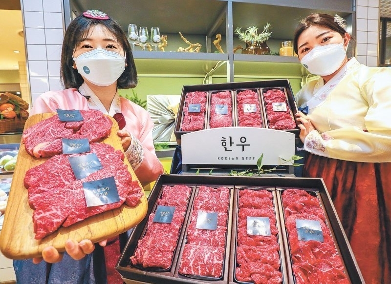국민권익위원회(위원장 김홍일, 이하 국민권익위) 전원위원회는 21일 농수산물·농수산가공품 등 선물 가액 범위를 조정하는 내용의 ‘청탁금지법 시행령’ 개정안을 의결했다. ,<사진: 설 명절을 앞두고 현대백화점이 동물복지 인증에 유기농, 방목 등의 프리미엄 가치까지 붙은 특별한 한우 선물세트>