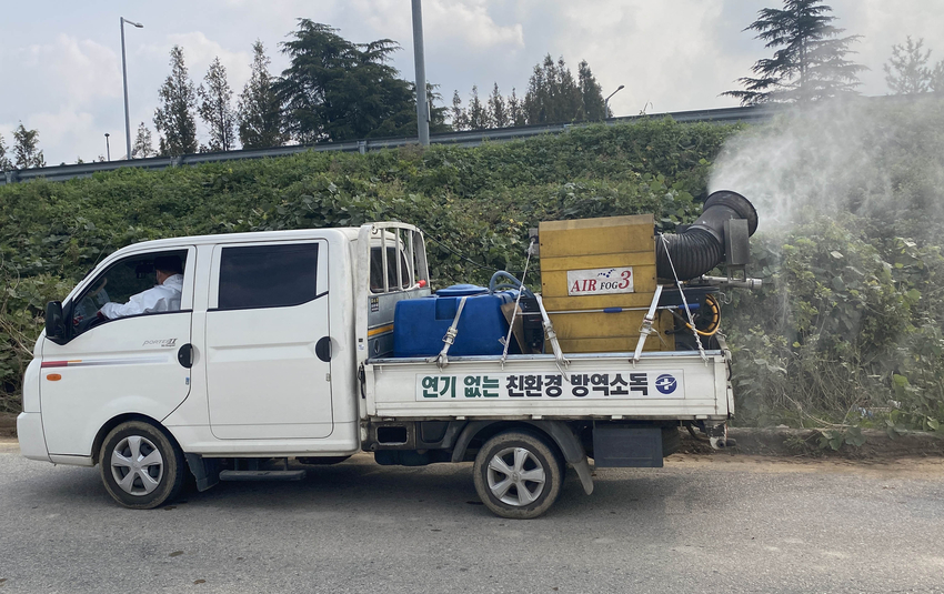권재한 농식품부 농업혁신정책실장은 10월 25일(수) 전북 부안지역 한우농장에서도 럼피스킨병이 발생함에 따라 긴급 백신접종 등 방역 추진상황을 점검했다