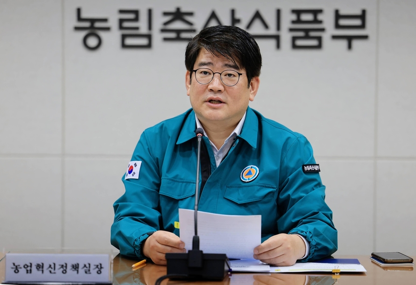 권재한 농식품부 농업혁신정책실장은 천안뿐만 아니라 평택, 안성 등의 산란계 농장에 대해 사각지대 없이 철저히 점검하여 주시고, 기본방역 수칙 미준수 등 미흡한 사항을 발견할 경우 엄정하게 처분하여 줄 것”을 당부했다.