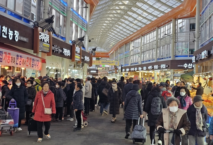 (참고사진) 명절 성수기를 맞은 전통시장 모습