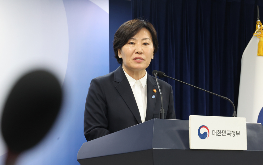 송미령 농림축산식품부 장관은 29일 오후 17시 서울 청사 본관 브리핑 룸에서 농어업회의소법 및 한우법 의결에 대한 정부 입장을 밝혔다. 