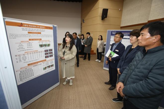  경상북도농업기술원은 지난 14일과 15일 이틀간 청송 임업인종합연수원에서 2024년 연구개발사업 결과평가회를 개최해 우수 결과를 평가하고 발전 방향을 모색했다.