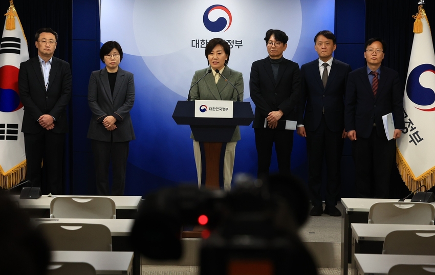 송 장관은 지난 28일 서울 정부청사에서 브리핑을 갖고, △양곡관리법 △농수산물 유통·가격 안정에 관한 법(농안법) △농어업재해대책법 △농어업재해보험법 개정안 등 4개 쟁점 법안을 재의 요구를 건의하겠고 밝혔다.