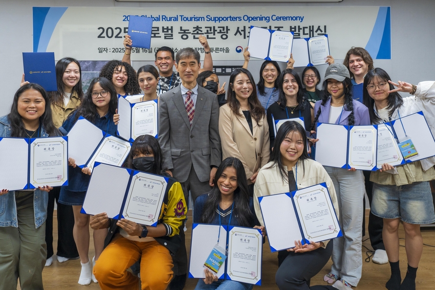 농림축산식품부 (장관 송미령)와 한국농어촌공사 (사장 김인중)는 2025년 5월 16일 농촌체험휴양마을인 가평 잣향기푸른마을에서 ‘ 2025 글로벌 농촌관광 서포터즈 (또바기팜족)’ 발대식을 가졌다. 