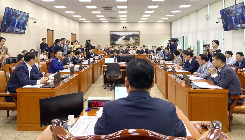 국회 농림축산식품해양수산위원회 전체회의 장면