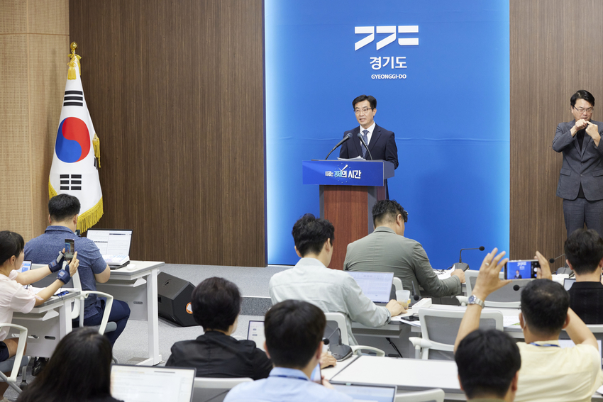 성제훈 농업기술원장은 4일 경기도청에서 기자회견을 열고 지난 2월 과학기술정보통신부의 ‘2025년도 디지털 기반 사회현안 해결 프로젝트’ 공모에 선정이 됐다고 밝혔다.
