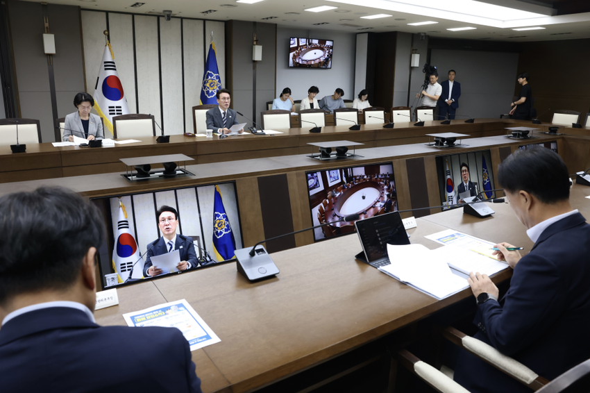 김민석 국무총리가 3일 세종 다솜로 정부세종청사에서 열린 국정현안관계장관회의를 주재, 모두발언을 하고 있다 < 사진: 국무조정실제공> 