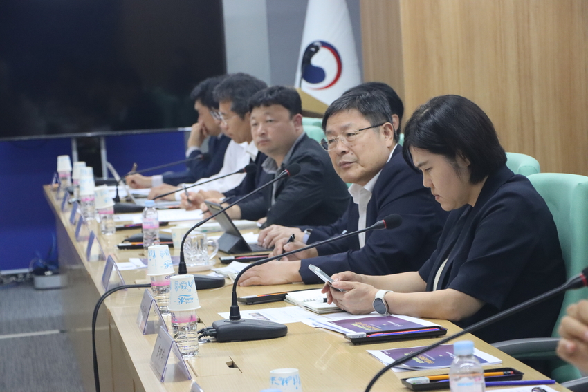 대통령직속 농어업·농어촌특별위원회 김호 위원장은 9월 17일(수) 임업인 단체와 간담회를 개최하여 새 정부 농정분야 국정과제를 설명하고 임업인의 현장 의견을 청취했다.