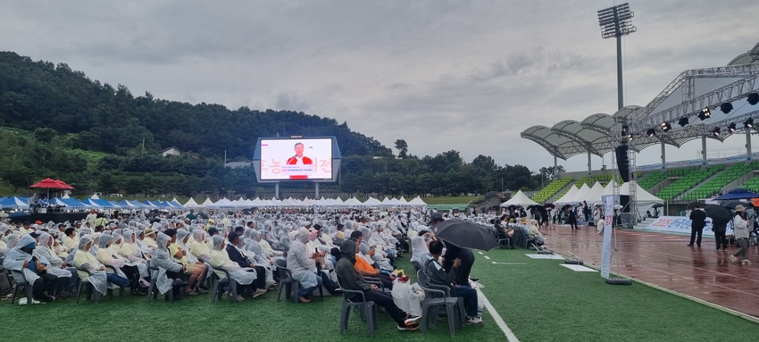 김상기 한국친환경농업협회 회장이 기념사를 하는 장면