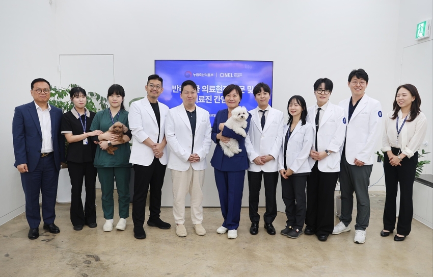 송미령 장관은 지난 25일 경기 안양시 소재 넬 동물의료센터를 방문, 추석 연휴 운영 예정인 동물병원의 진료 환경을 확인하고 의료진의 노고를 격려했다.
