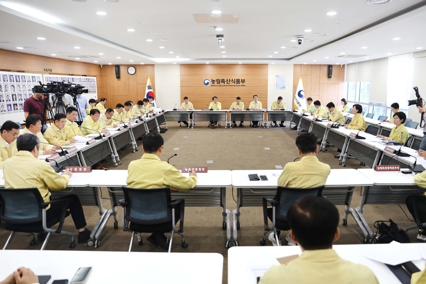 농림축산식품부 (장관 송미령, 이하 농식품부)는 9.26일 발생한 대전 소재 행안부 국가정보자원관리원 화재와 관련해 9.29일 오전 10시에 본부 전체 실국장 및 주요 소속 · 산하기관 관계자들과 긴급상황 점검회의를 개최했다. 