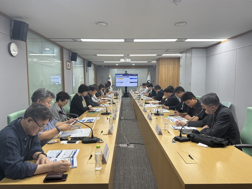 전국먹거리연대 회원들과 회의 장면 