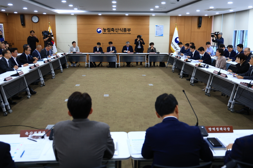 송미령 장관이 회의를 주재하는 장면 