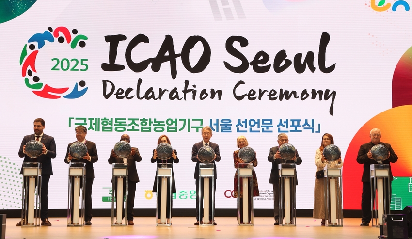  농협중앙회 강호동 회장은 20일 농협중앙회 본사에서 개최한 ICAO (국제협동조합농업기구) 총회에서 세계 농업의 발전과 미래를 향한 「ICAO 서울 선언문」을 선포했다.