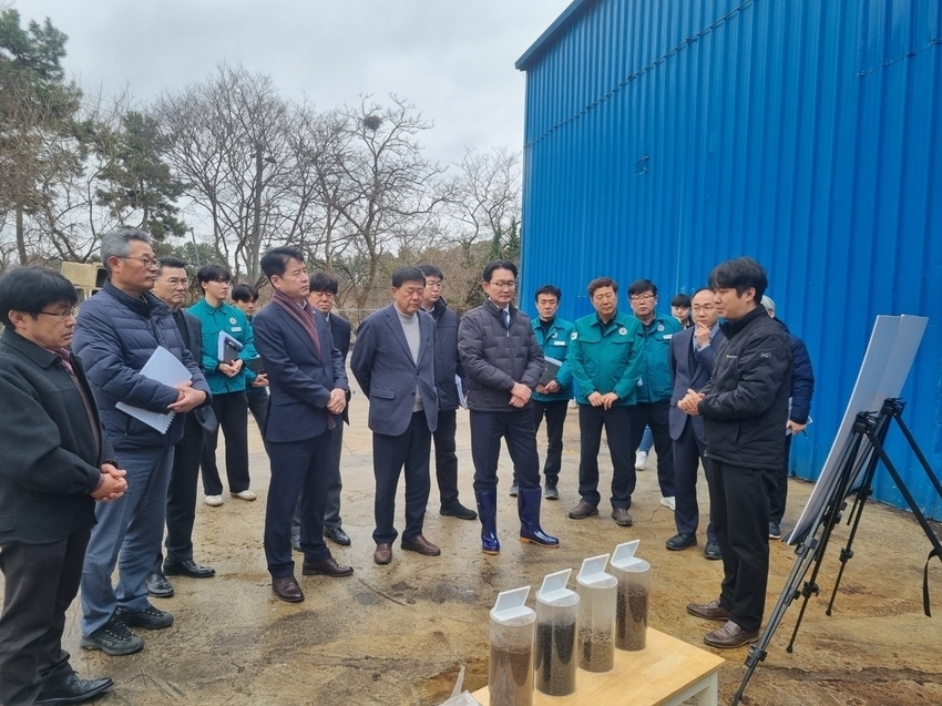 김종구 농림축산식품부 식량정책실장이  전북 김제 소재 가축분뇨 자원화시설인 ‘전주 · 김제 · 완주축협 김제자원순환센터’를 방문했다.