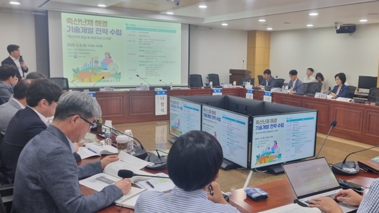 축산 난제, 분뇨 처리 · 악취 저감 '답' 찾다
