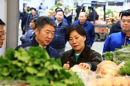 송미령 장관, 가락시장 찾아 김장채소 수급동향 및 농산물 유통구조 개선 대책 추진 상황 점검