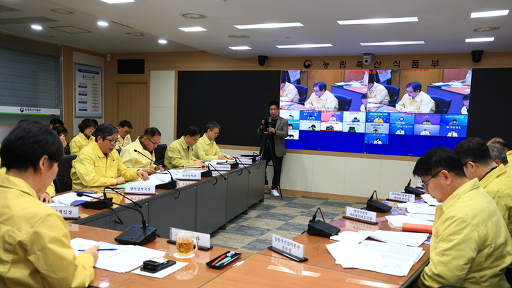 AI 감염력 예년에 비해 10배 이상 높아...방역 '총력'