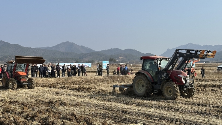친환경 벼 재배농가, ‘월동 왕우렁이 피해예방' 나서